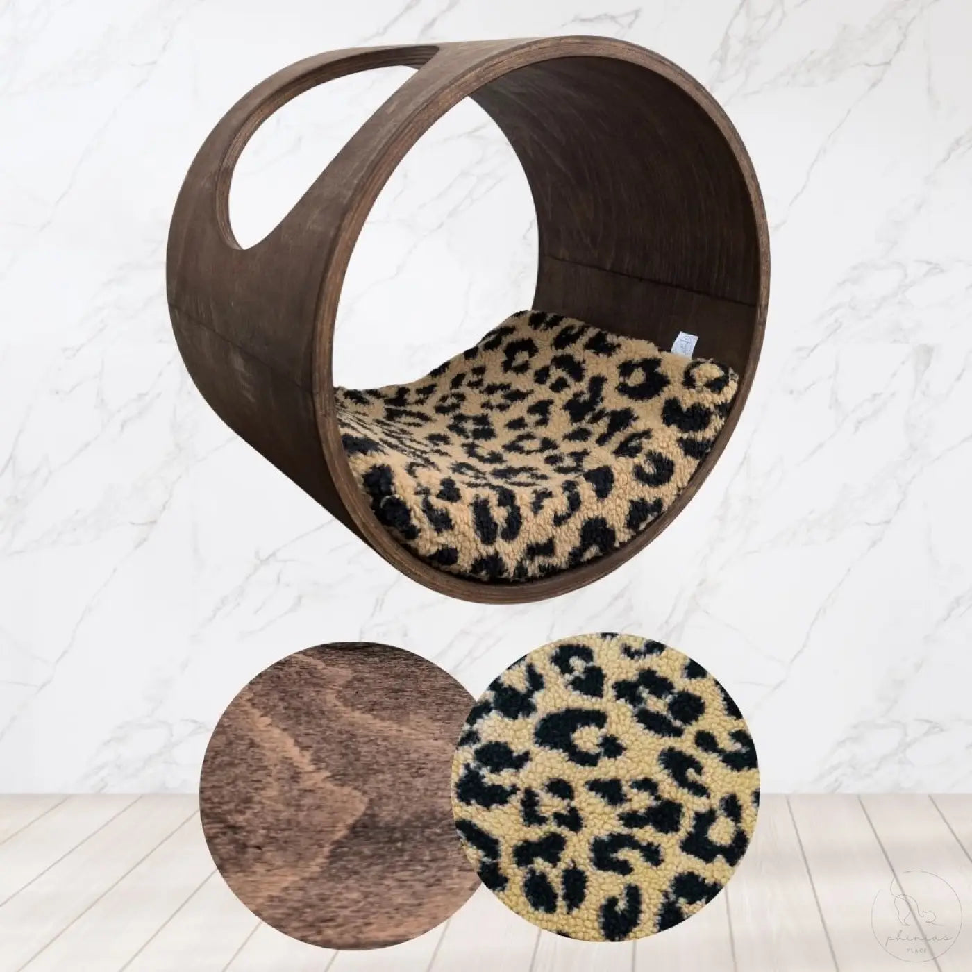 Dunkle holz phinias runde katzenliege mit mondförmigem kissen und leopardmuster innen als wand katzenmöbel