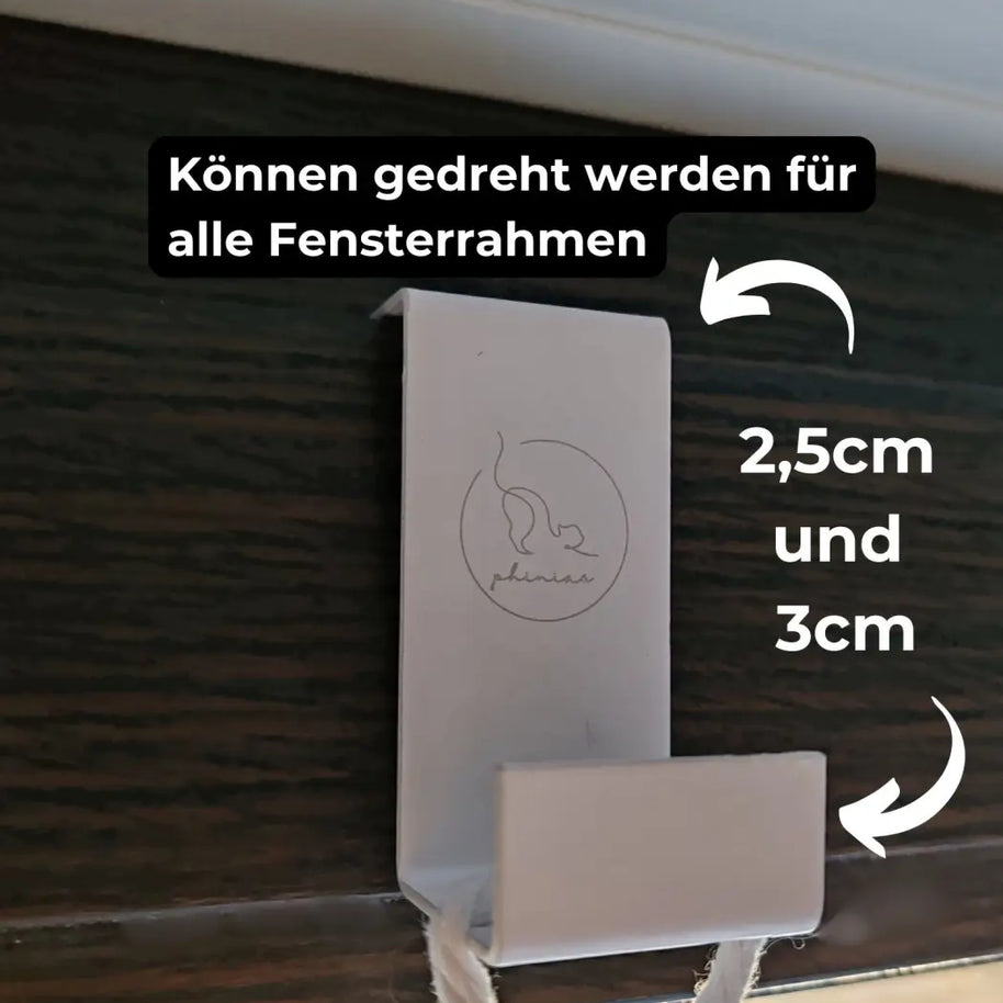 Jalousiehalterung aus weißem Metall.