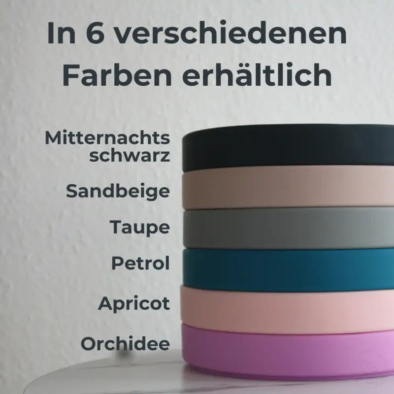 Stapel mit bunten, runden Deckeln.