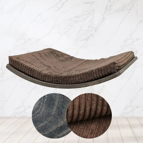 Phinias gebogene Katzenliege in schwebendem Design aus Buchensperrholz