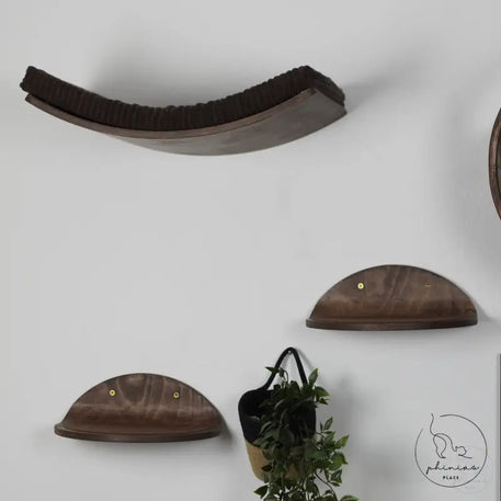 Wall-mounted cat furniture Phinias gebogene Katzenliege in schwebendem Design Phinia