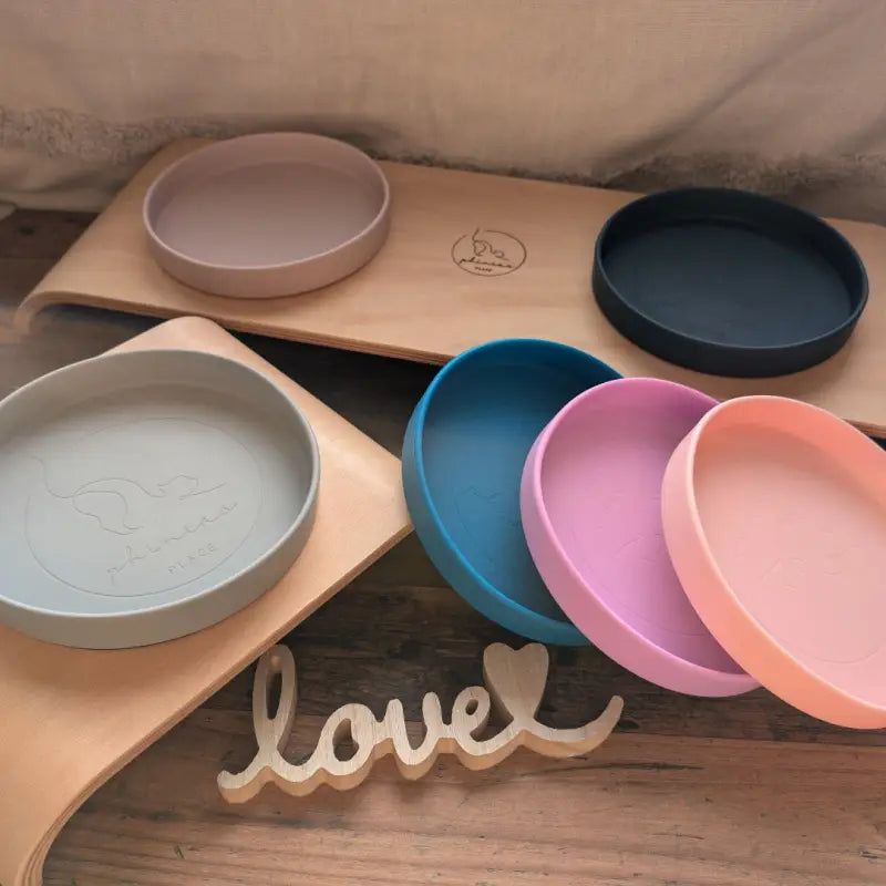 Bunte Silikonschalen.