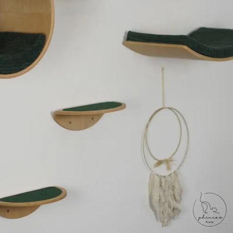 Wandmontierte Katzenmöbel.