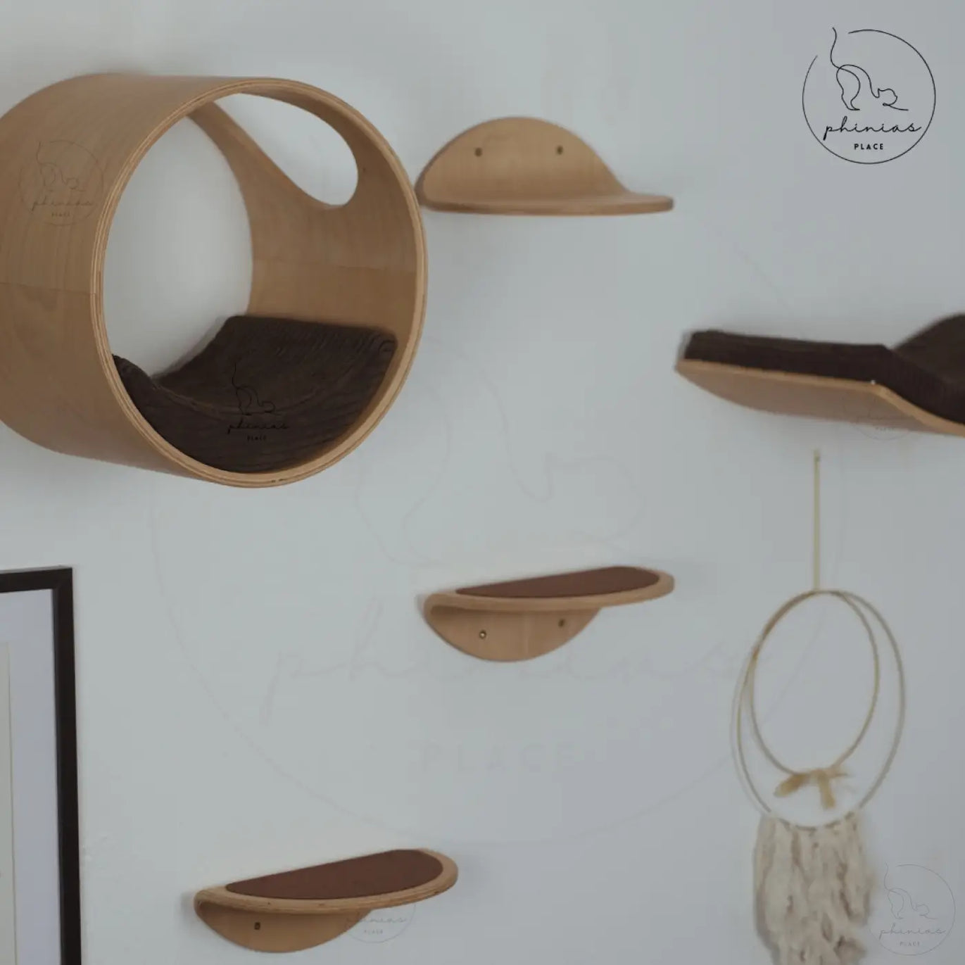 Wandmontierte Katzenmöbel.