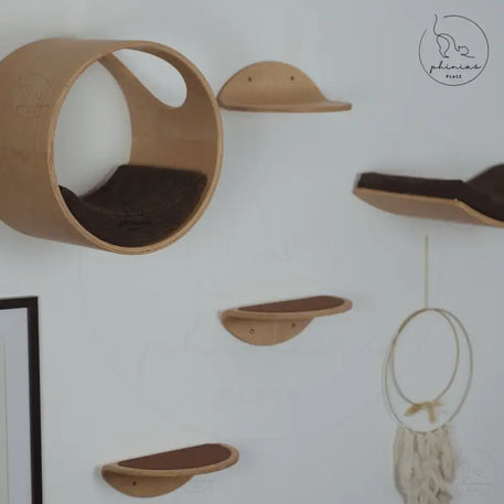 Wandmontierte Katzenmöbel.