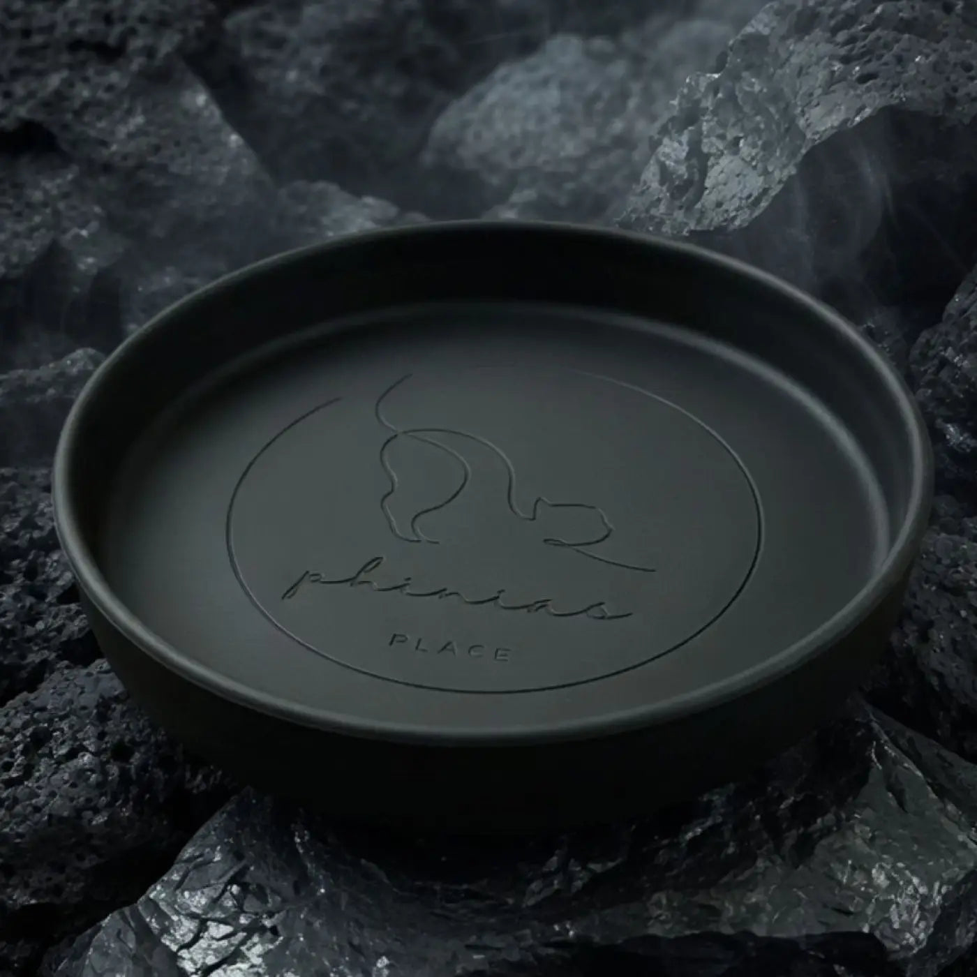 Matte schwarze Keramikschale Phinias Futternapf mit Logo und entspanntes Fressen gegen Schnurrhaare ständig