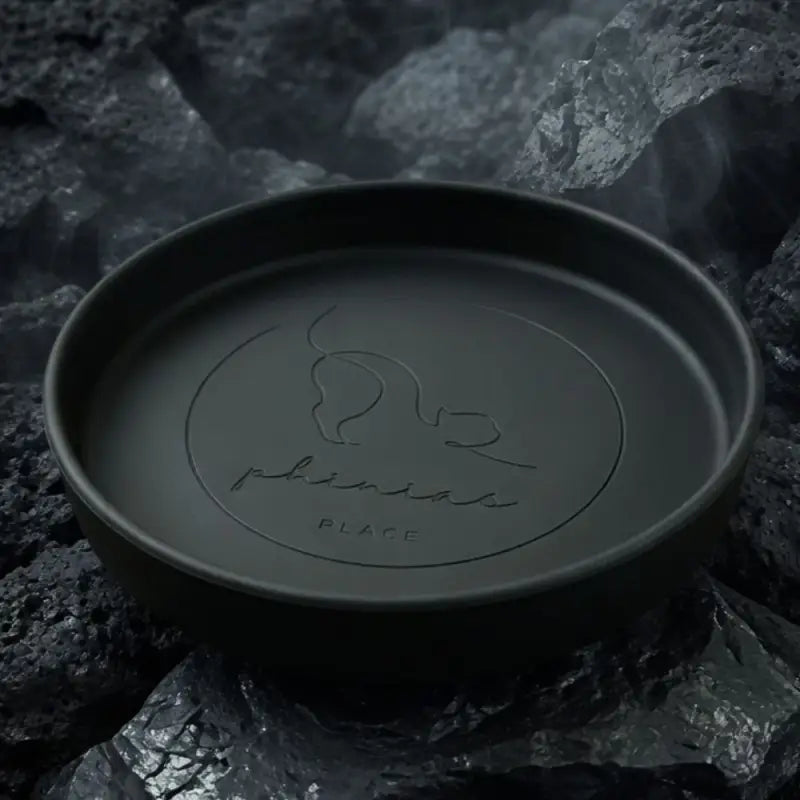 Matte schwarze Keramikschale Phinias Futternapf mit Logo und entspanntes Fressen gegen Schnurrhaare ständig